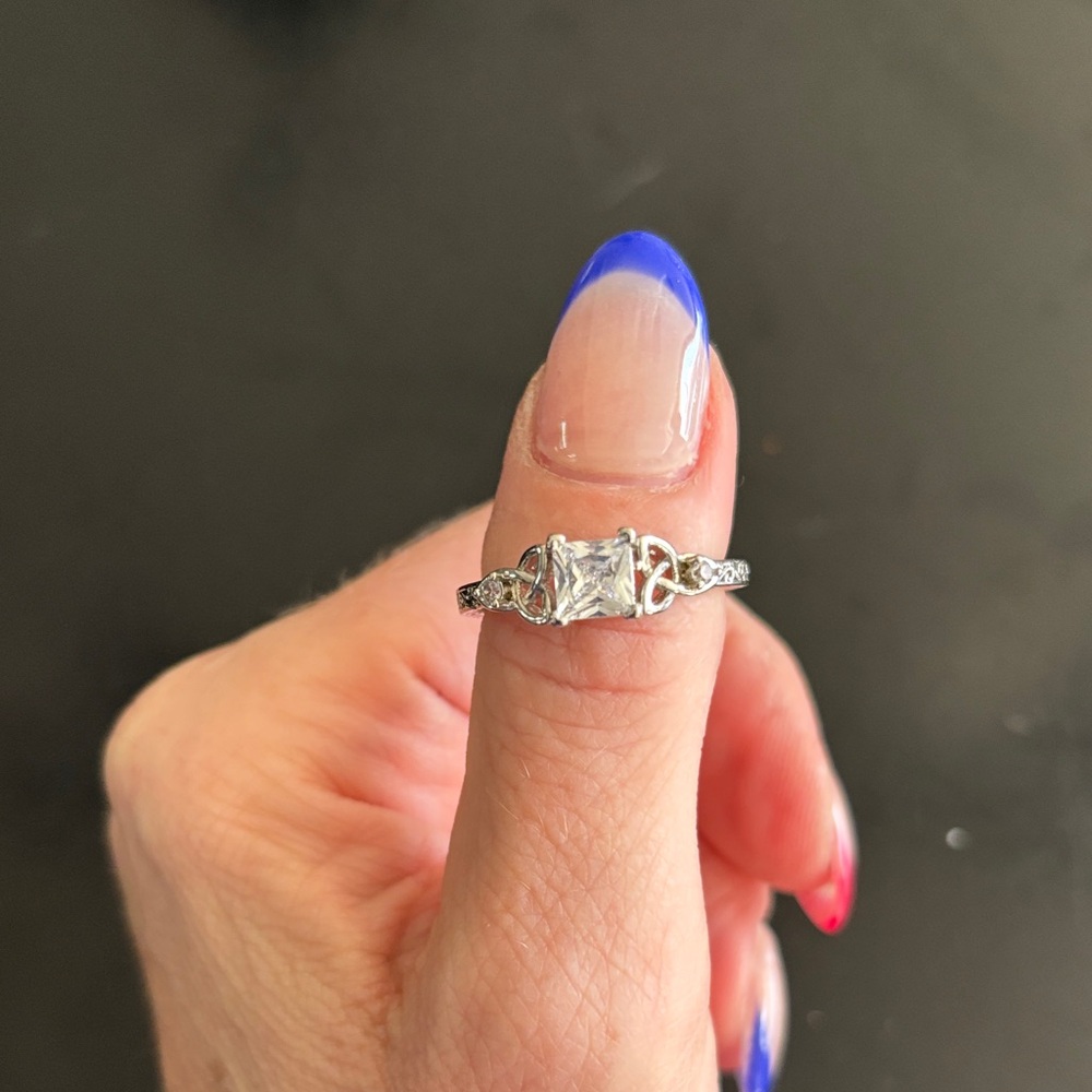 Elegant Silver Women's Ring